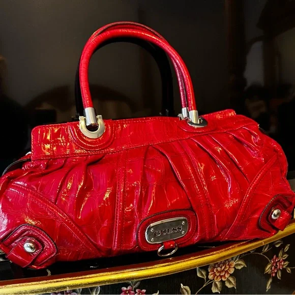 Vintage Guess One of their Iconic Leather Like Croc Print Bags - Picture 16 of 16